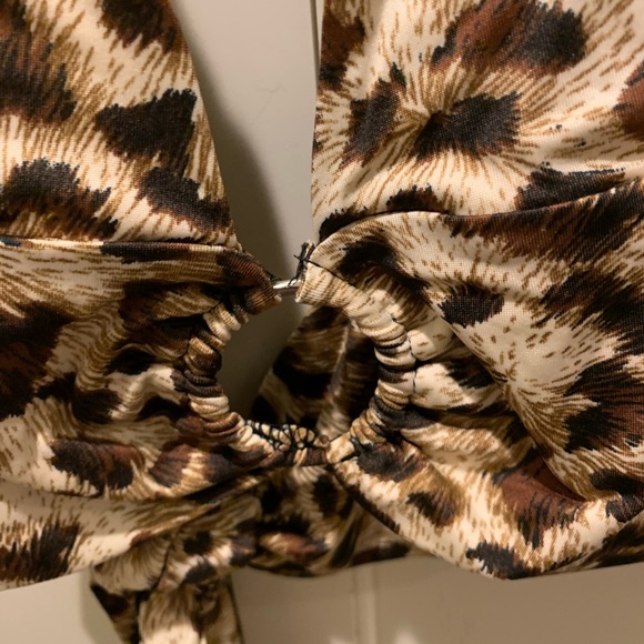 SHEIN Leopard Plunge halter tie back top beautiful with jeans or shorts!… - Picture 7 of 9